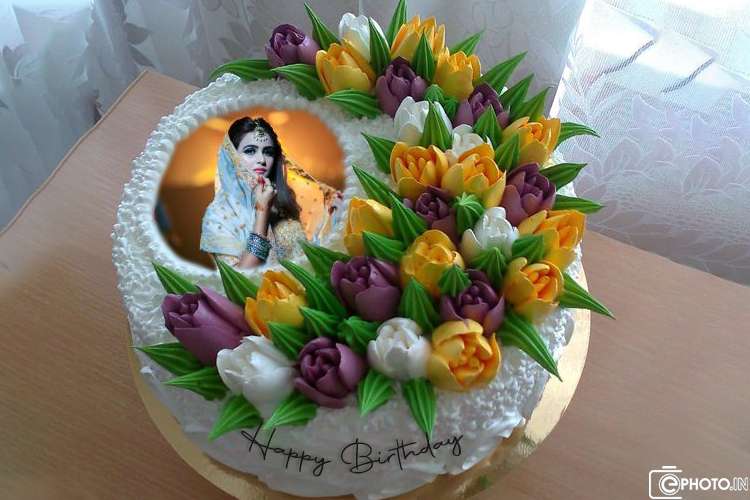 फोटो फ्रेम के साथ विशेष जन्मदिन मुबारक केक